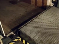 รถบรรทุกสีเทา Hydraulic Dock Leveler สําหรับการบรรทุกและการปลดกระหน่ําง่าย IP55