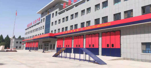ซื้อ สีแดง / สีฟ้า ประตูพับสถานีดับเพลิง ISO 9001 ประตูพับอุตสาหกรรม online manufacture