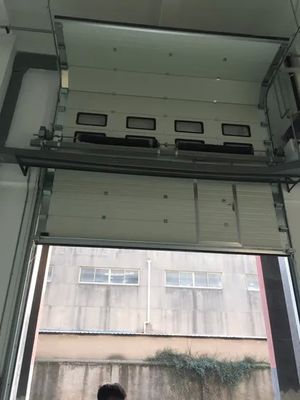 ซื้อ ประตูโรงงานอุตสาหกรรมส่วนการใช้งานด้วย โพลียูเรธาน ติดกันหนา 40 มิลลิเมตร และ AC 220V-240V มอเตอร์ online manufacture