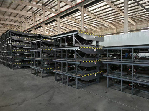 รถบรรทุกสีเทา Hydraulic Dock Leveler สําหรับการบรรทุกและการปลดกระหน่ําง่าย IP55