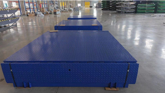 Blue Giant Hydraulic Dock Leveler สายฉีดอัตโนมัติ สีที่กําหนดเอง ISO 9001