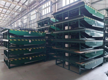 6800kg / 13600kg ไฮดรอลิก Dock Leveler Mechanical Loading Dock Leveler เครื่องปรับระดับท่าเรือ