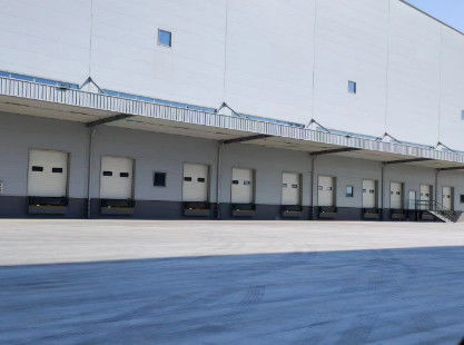 ISO 9001 สีเทา ไฮดรอลิก Dock Leveler 6800kg Truck Level Loading Dock