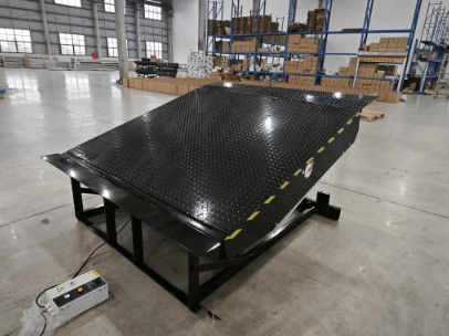 สีดํา ไฮดรอลิก Dock Leveler ปรับแต่งไฮดรอลิก Dock Lift Platform