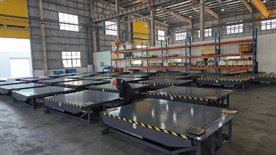 อัตโนมัติ Pit ไฮดรอลิก Dock Leveler กับขนาดที่กําหนดเองและความจุในการบรรทุกสําหรับคลังสินค้า