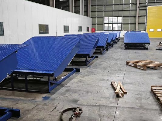 อัตโนมัติ Pit ไฮดรอลิก Dock Leveler กับขนาดที่กําหนดเองและความจุในการบรรทุกสําหรับคลังสินค้า