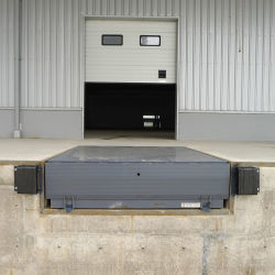 อุตสาหกรรม Dock Leveler ด้วยลักษณะการปรับเร็วเพื่อประสิทธิภาพคลังสินค้า