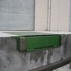 อุตสาหกรรม Dock Leveler ด้วยลักษณะการปรับเร็วเพื่อประสิทธิภาพคลังสินค้า