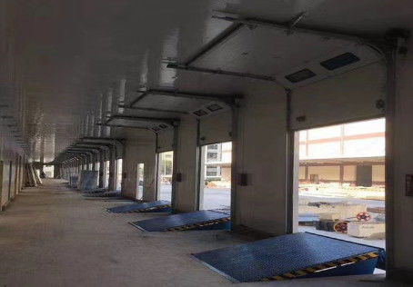 ความจุของถัง 5 ลิตร สีเทา ไฮดรอลิก Loading Dock Leveler สําหรับประสิทธิภาพการบรรทุกที่สามารถปรับแต่ง