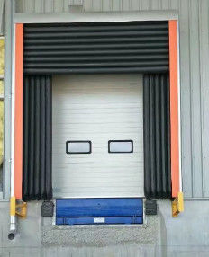 ภาระแบบไดนามิก 6800kg/ภาระแบบสแตติก 13600kg โหลด Dock Bay Levelers กับแบบ Antiskid Plates Of Baosteel