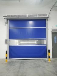 การปรับปรุงผลผลิต PVC ประตูความเร็วสูง 2 M/s ความเร็วการเปิด 1000-1500 การเปิดความถี่สูง