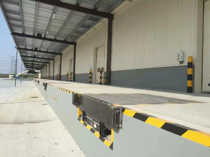 ทนทาน ไฮดรอลิก Dock Leveler การดําเนินงานง่าย การลดและการบรรทุก Dock Truck Levelers