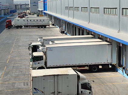 ISO 9001 สีเทา ไฮดรอลิก Dock Leveler 6800kg Truck Level Loading Dock