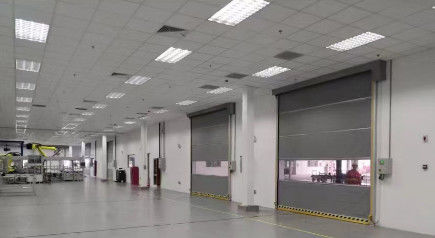 ประตูม้วนผ้า PVC ประตูม้วนอัตโนมัติทํางานเร็ว