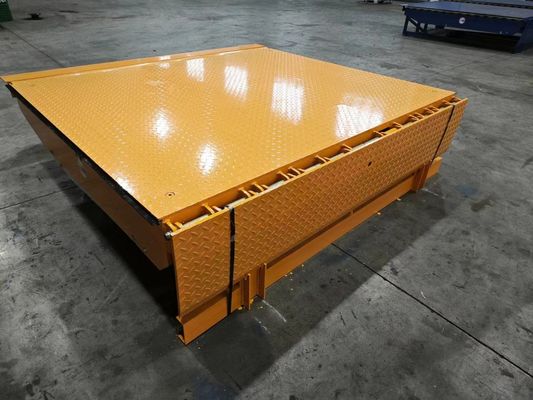 6800kg / 13600kg ไฮดรอลิก Dock Leveler Mechanical Loading Dock Leveler เครื่องปรับระดับท่าเรือ